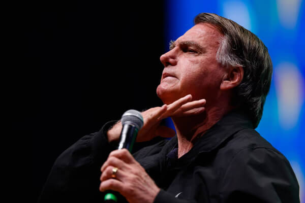 Moraes-proíbe-Bolsonaro-de-dar-entrevistas-nas-redes-sociais