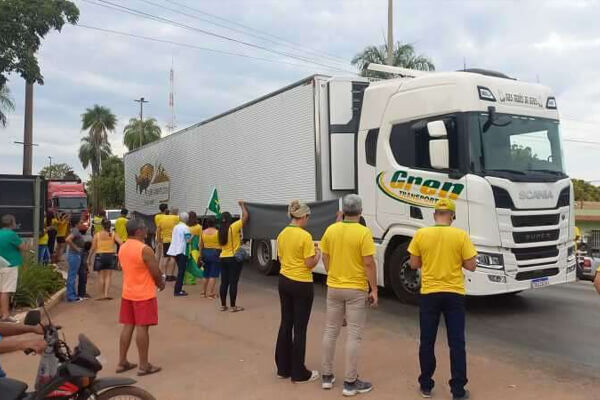 Bolsonaristas-participam-de-manifestação-na-ponte-Marechal