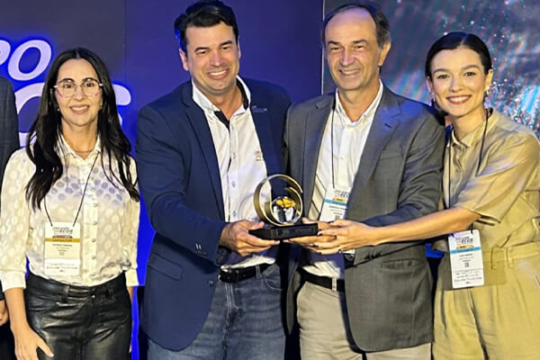 Grupo-Juba-recebe-prêmio