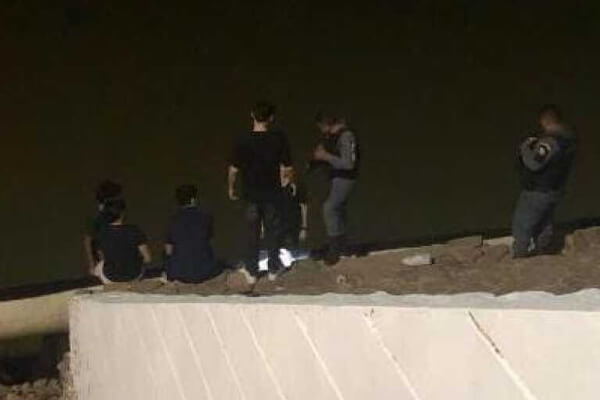 Homem-cai-do-cais-na-Praça-Barão-de-Cáceres