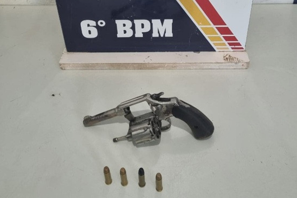 Homem tenta atirar em pessoas durante velório em Cáceres e acaba preso pela PM