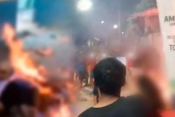 População-invade-delegacia-e-mata-homem