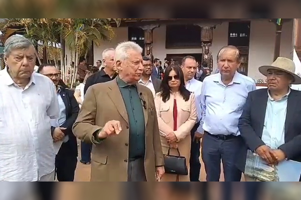 Prefeito de São Inácio, na Bolívia, homenageia família Lacerda