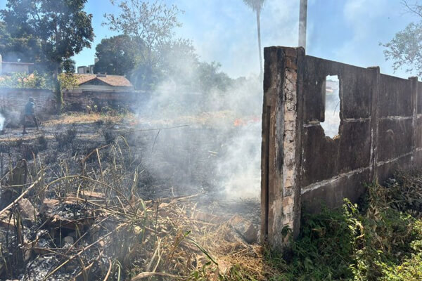 Queimada-em-terreno-baldio-na-Cavalhada-I-gera-multa