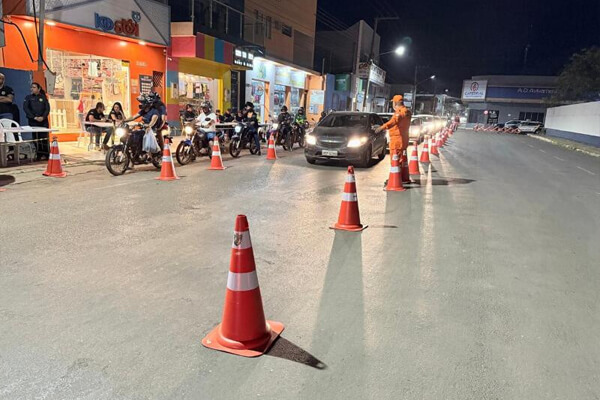 Seis-motoristas-s&atilde;o-presos-ap&oacute;s-Lei-Seca-em-C&aacute;ceres-2