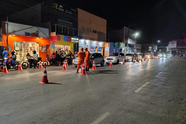 Seis-motoristas-s&atilde;o-presos-ap&oacute;s-Lei-Seca-em-C&aacute;ceres-3