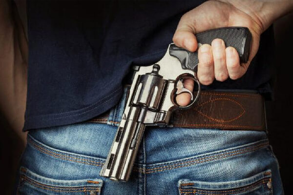 Bandidos-invadem-casa-e-tentam-matar-morador-de-Cáceres