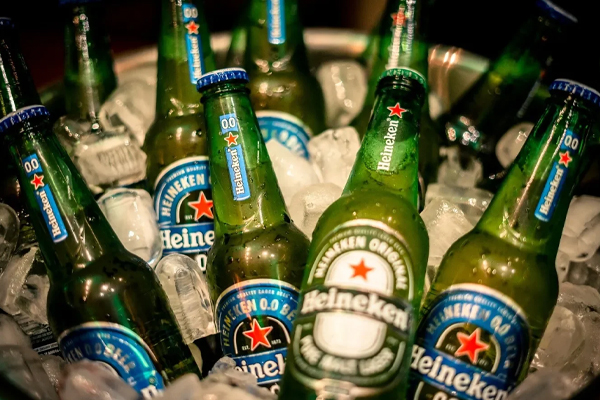 Heineken anuncia mais de 30 vagas remotas com salários de até R$ 22 mil