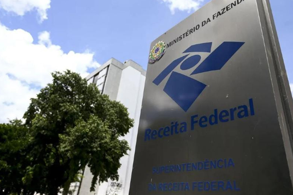 Leilão da Receita tem iPhone a partir de R$ 800 e carros a R$ 4 mil