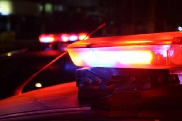 Mulher-reage-a-assalto-e-consegue-pegar-faca-de-suspeito