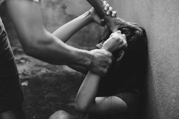 Mulher-relata-tortura-de-facções-criminosas