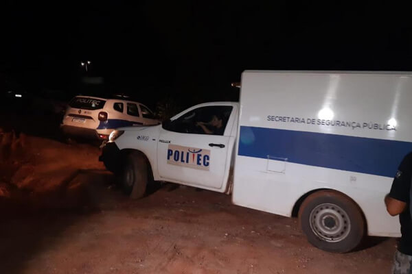 Servente-de-pedreiro-de-72-anos-cai-de-escada-durante-obra