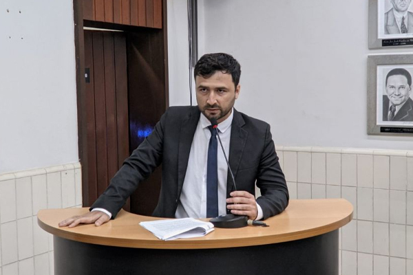 Vereador Marcos Ribeiro apresenta indicações para melhorias na infraestrutura de Cáceres