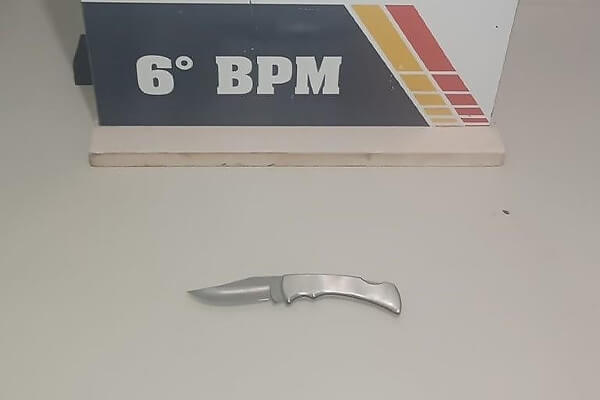 Adolescente-leva-golpe-de-canivete-e-agressor-é-baleado