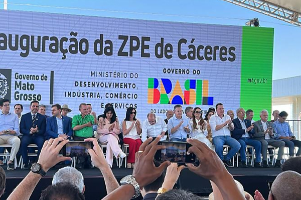 Ao lado de Alckmin, governador entrega ZPE de Cáceres após 30 anos de espera