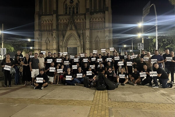 Artistas-e-comerciantes-protestam-em-Cáceres