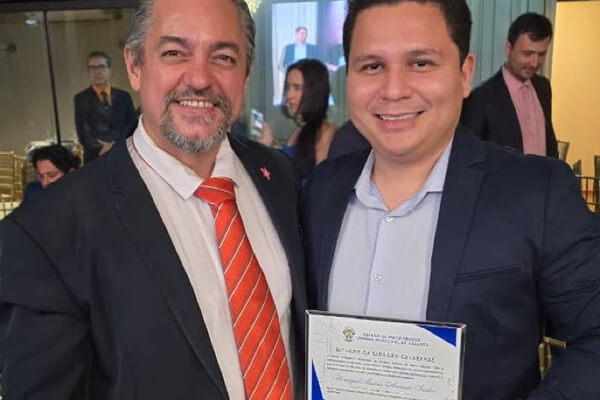 Henrique-Matias-recebe-título-de-Cidadão-Cacerense