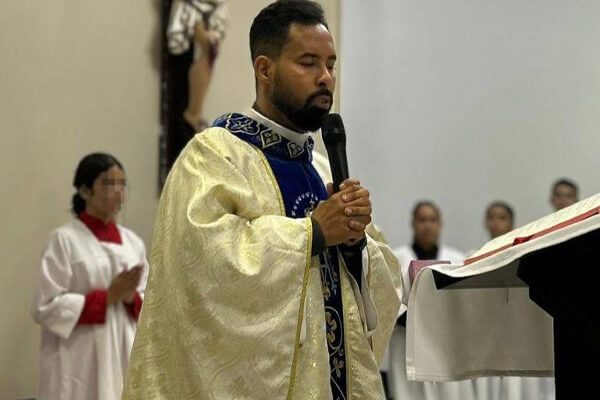 Igreja-transfere-padre-que-pegou-noiva-de-outro-na-casa-paroquial