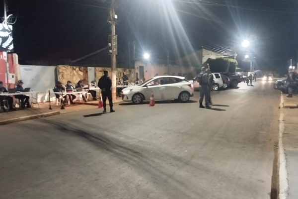 Lei Seca fiscaliza 90 veículos e flagra 12 motoristas sem habilitação em Cáceres