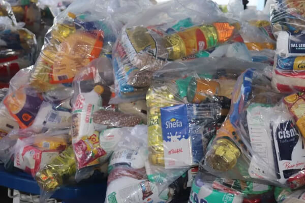 PM-apreende-veículo-com-cestas-básicas-de-facção-criminosa-em-Cáceres