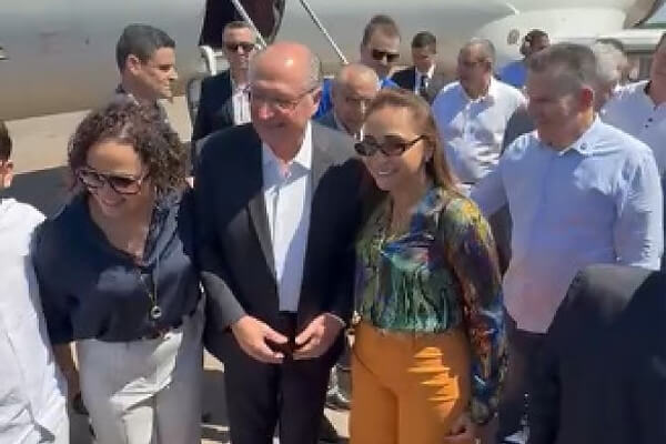 Vice-presidente-chega-em-Cáceres-para-inauguração