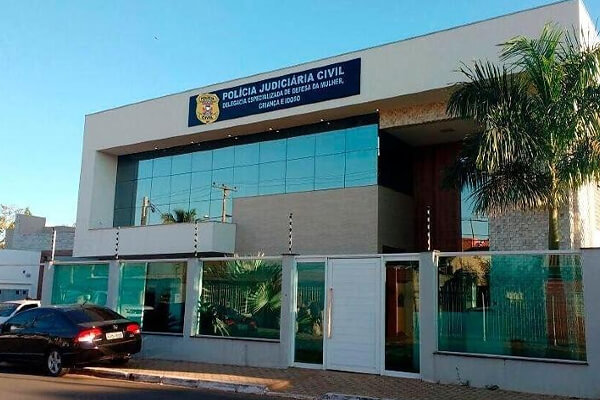 Casal-tortura-sobrinhos-obriga-filho-a-comer