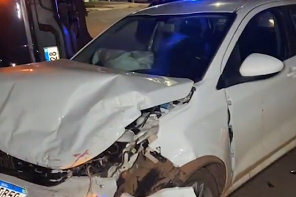 Mulher e criança escapam sem ferimentos graves após acidente na entrada de Cáceres