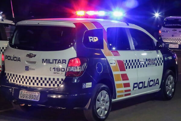 Criminosos-armados-invadem-casa-e-tentam-executar