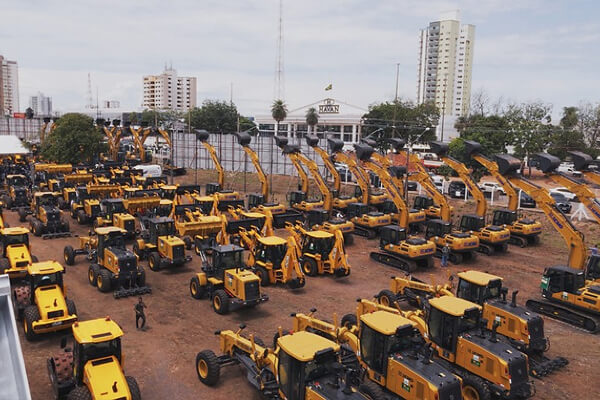 Ministro-Carlos-F&aacute;varo-entrega-310-m&aacute;quinas-3