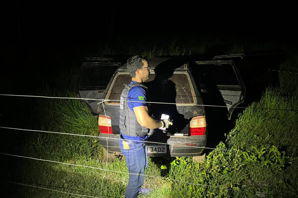 Mulher-é-achada-morta-dentro-de-carro-em-Cáceres