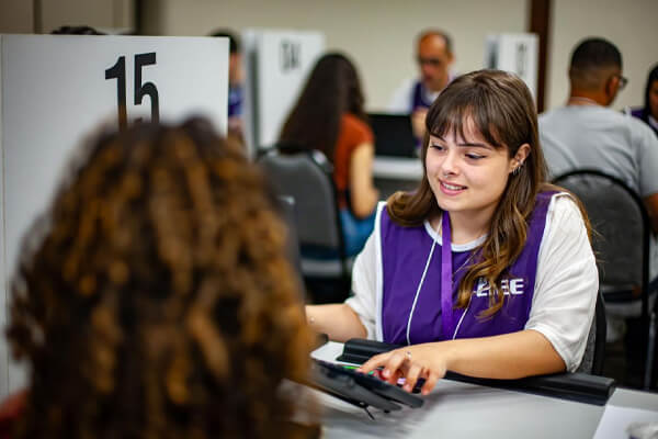 CIEE-oferta-mais-de-90-vagas-de-estágio-em-diversas