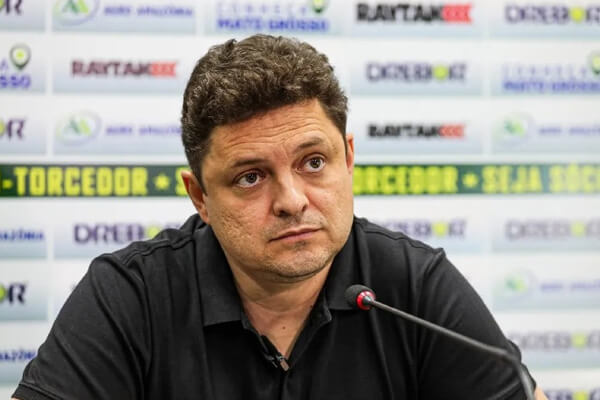 Cuiabá-amarga-salários-atrasados-e-começa-dispensa