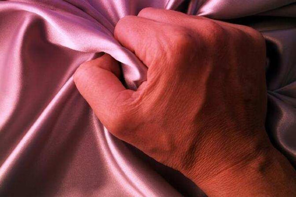 Homem-pede-para-fazer-sexo-com-amigo