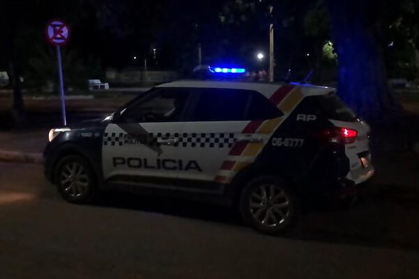 Dupla-de-moto-abre-fogo-em-praça-de-Cáceres