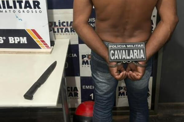 Homem-tenta-matar-irmão-com-facão-durante