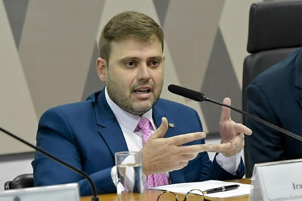 Irajá-Lacerda-desponta-como-único-nome-competitivo