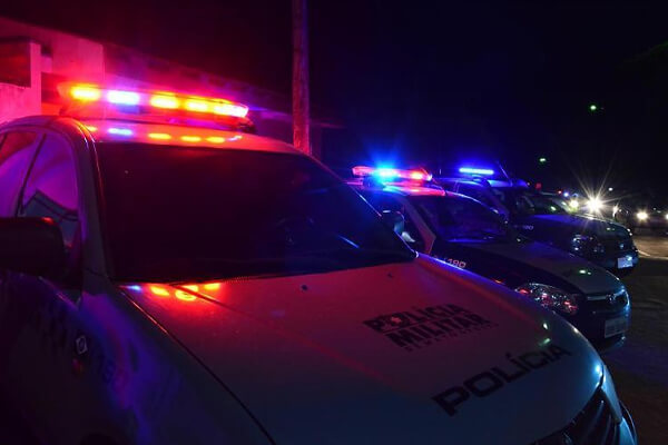 Avó-bêbada-e-namorado-de-23-anos-trancam