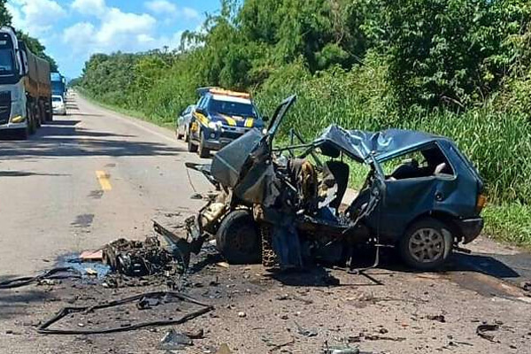 Colisão-violenta-na-BR-174-fere-dois-e-deixa-motorista
