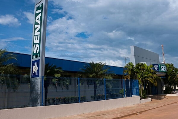 Dia-E-Cáceres-recebe-mutirão-de-empregos