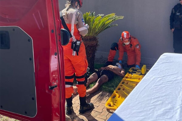 Jovem-de-18-anos-é-socorrido-pelos-Bombeiros