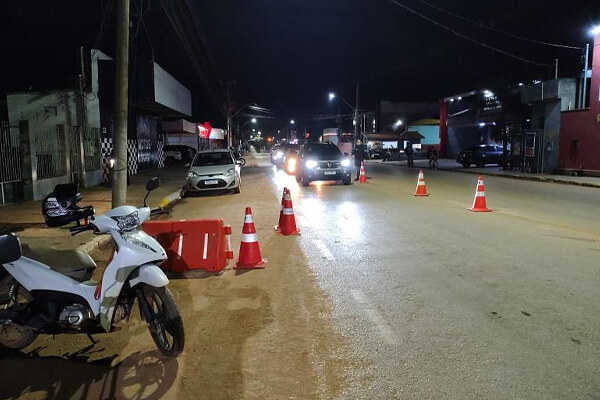 Lei-Seca-prende-seis-motoristas-e-remove