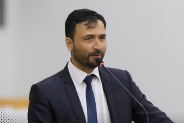 Vereador apresenta indicação para melhorias urgentes em ruas do bairro DNER em Cáceres