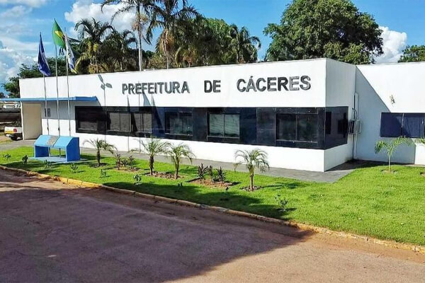 Conselheiro-aponta-falhas-e-manda-suspender-contrato