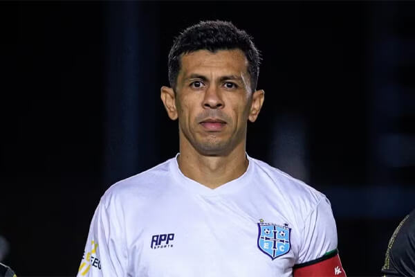 Aos-40-anos-Chicão-conquista-acesso-no-Cacerense