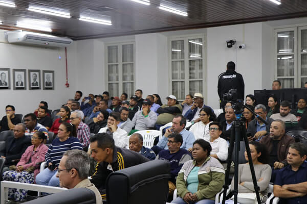 População-debate-empréstimo