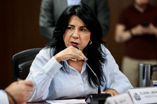 Prefeita-de-Cáceres-diz-receber-pedido-de-cassação