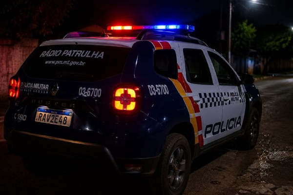 Bêbado-desafia-policiais-esconde-canivete