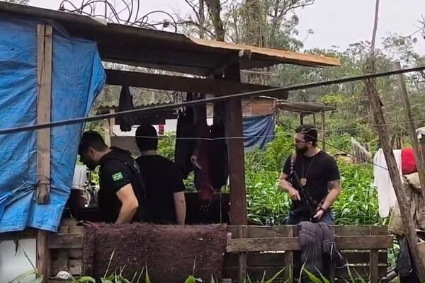Menina-de-2-anos-é-morta-a-golpes