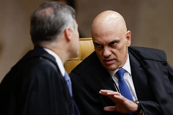 Moraes-e-Mendonça-batem-boca-e-quase