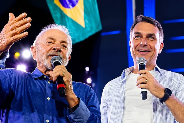 Flávio-Bolsonaro-e-Lula-vão